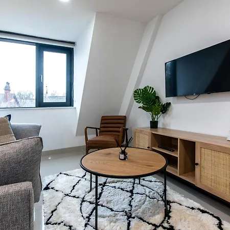 3-br In Prime Leeds Centre Apartment *