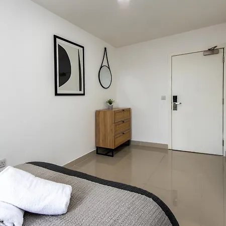 3-br In Prime Leeds Centre Apartment Leeds (West Yorkshire)